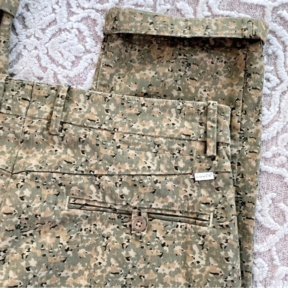 Levi’s Men’s 513 Slim Straight Camo Khaki Pants - Picture 13 of 15